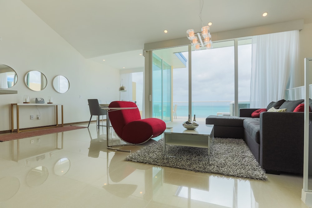 Penthouse, 3 Bedrooms, Ocean View - Living Area
