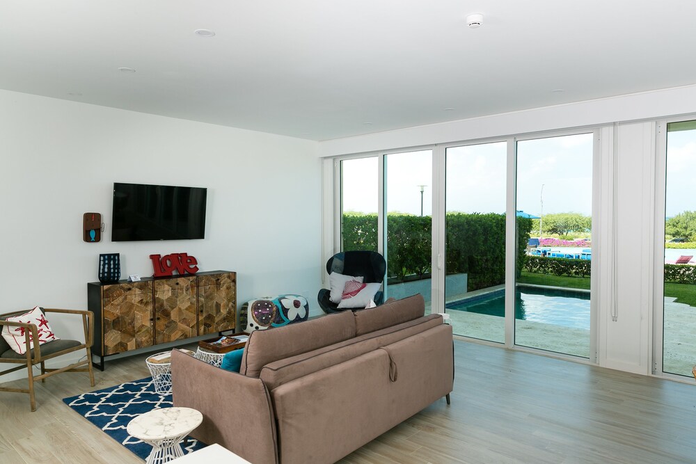 Townhouse 4 Bedrooms - Living Area
