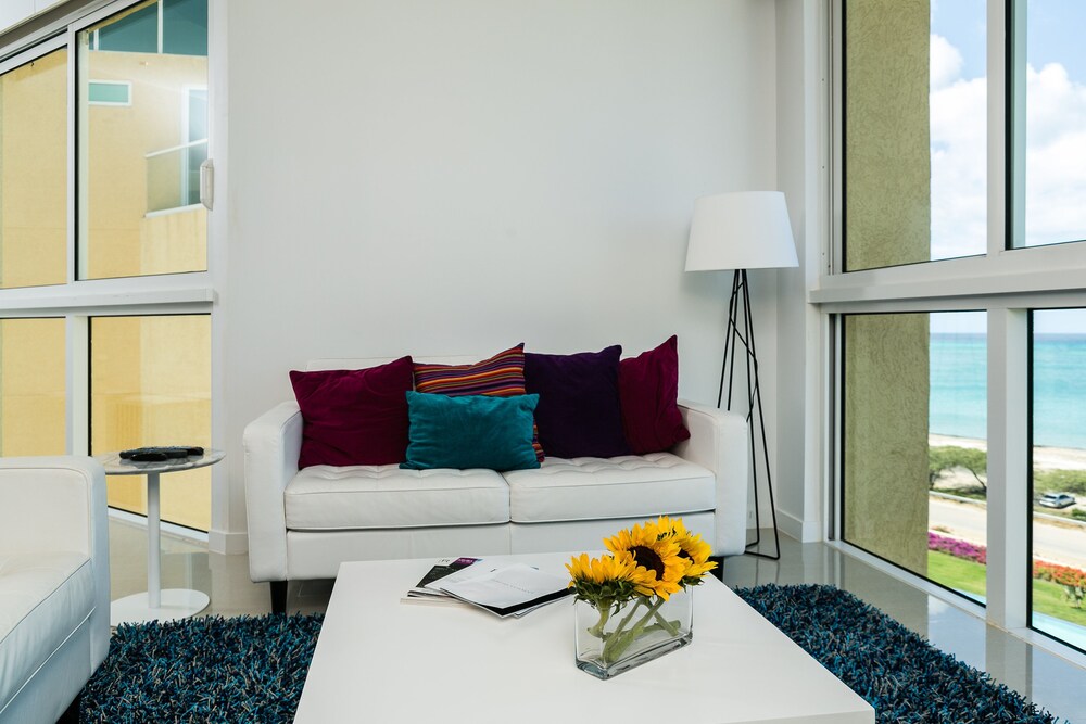 Suite Deluxe 2 Bedrooms - Living Room