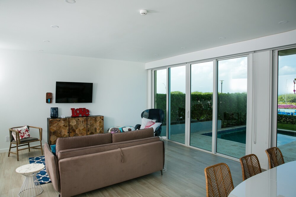 Townhouse 4 Bedrooms - Living Room