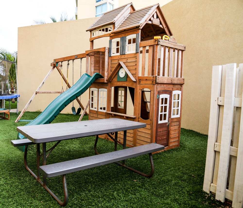 Childrens Play Area - Outdoor