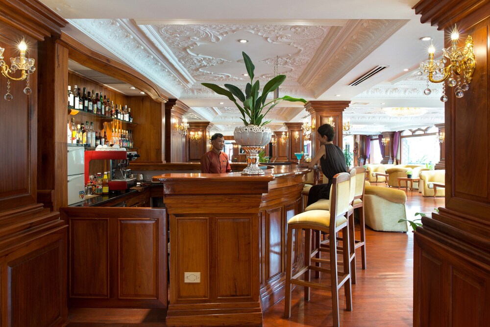 Hotel Lounge