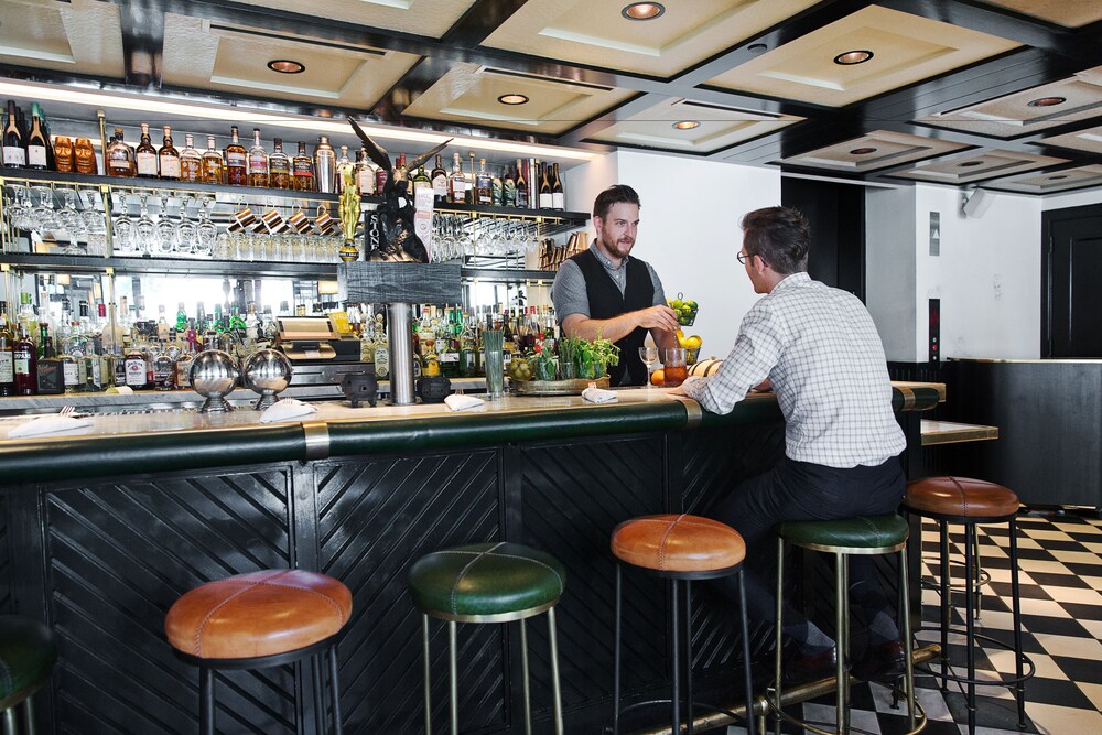 Hotel Bar