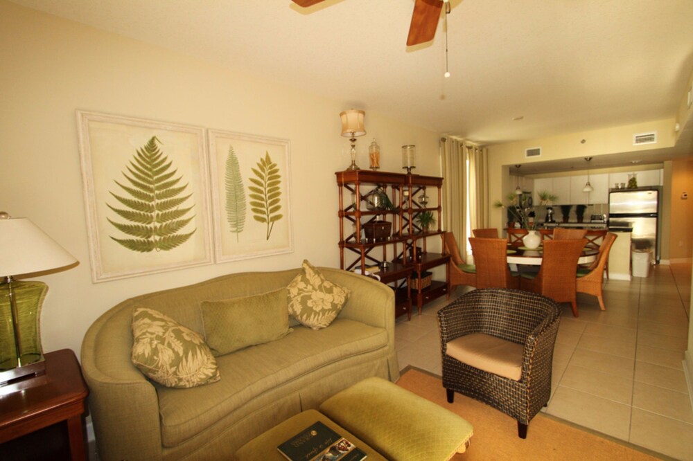 거실 공간 (2 Bedroom Gulf View Deluxe)
