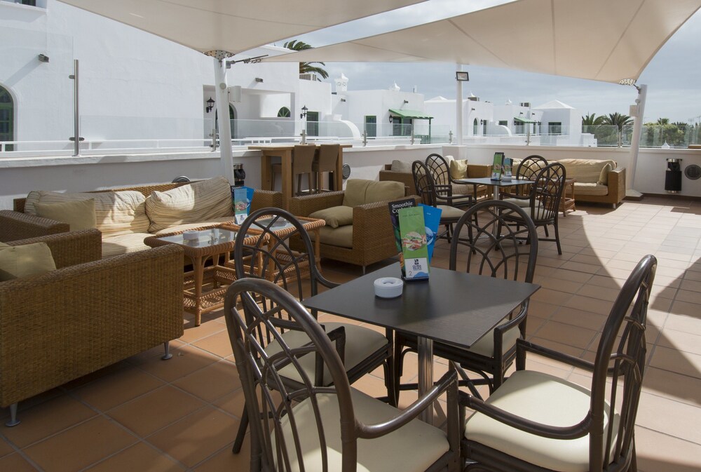 Poolside Bar