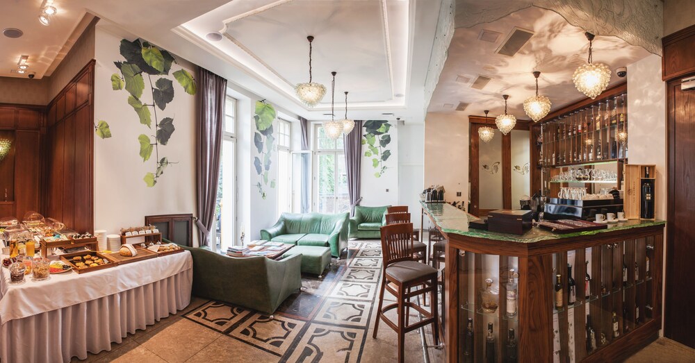 Hotel Lounge
