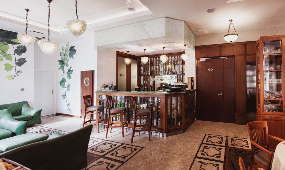 Hotel Lounge