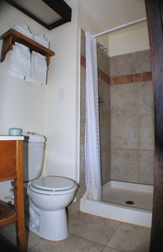 Deluxe Double Room - Bathroom