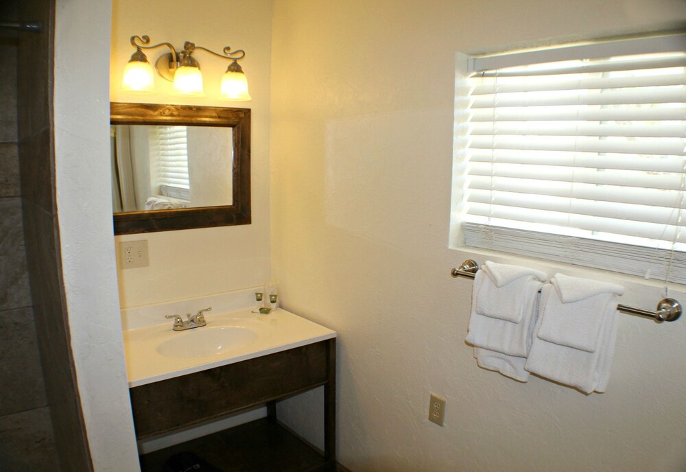 Classic Double Room - Bathroom
