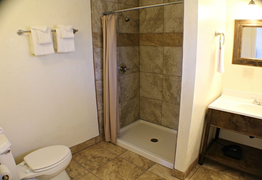 Classic Double Room - Bathroom