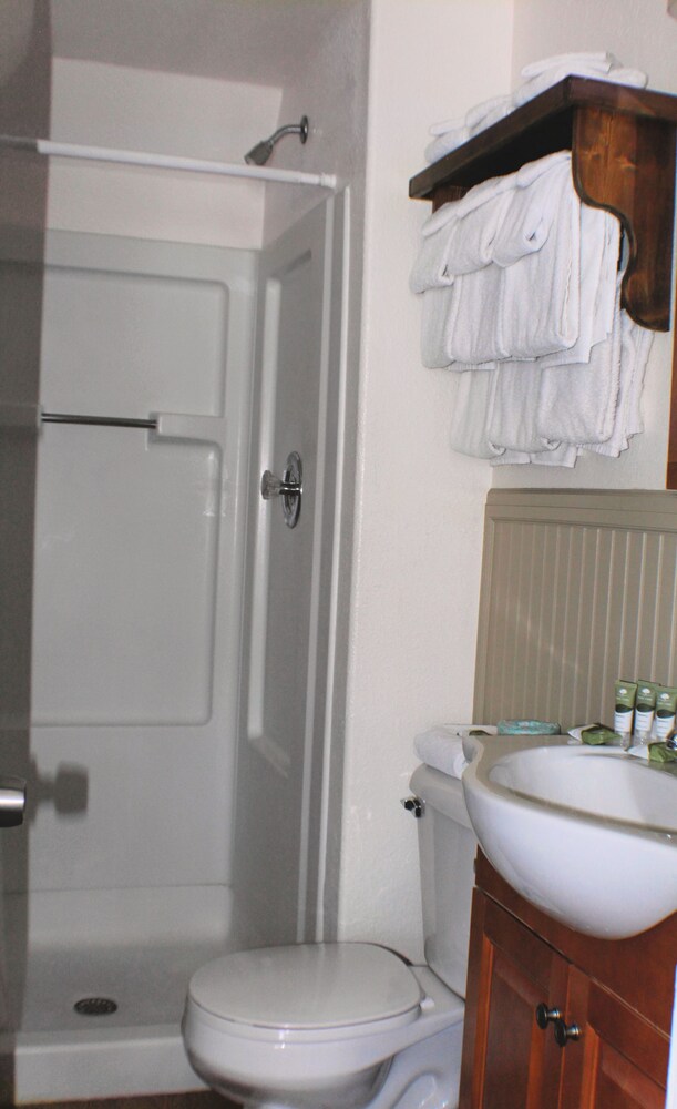 Deluxe Room - Bathroom