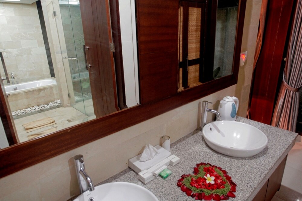 Villa, 1 King Bed, Private Pool - Bathroom
