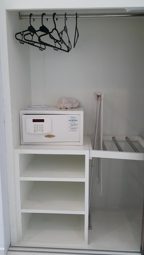 ตู้นิรภัยในห้องพัก