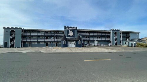 Sandcastle Beachfront Motel