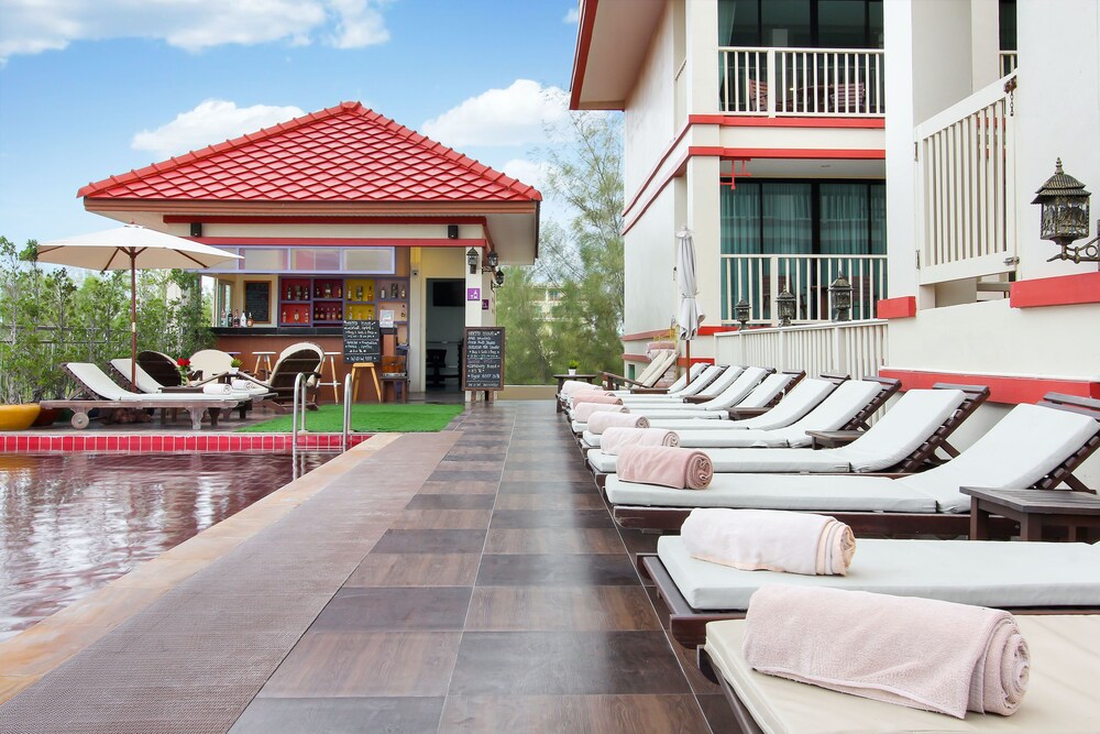 Poolside Bar