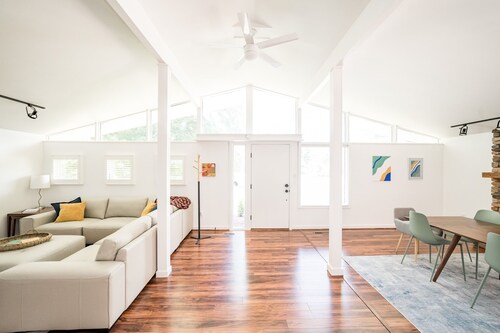 Unique Midcentury Minimalist w/ Pool in the Heart of LYH