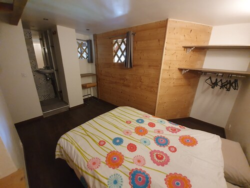 Le Typique Atypique spacieux 140 m2 au centre du hameau de Perroix (Talloires)