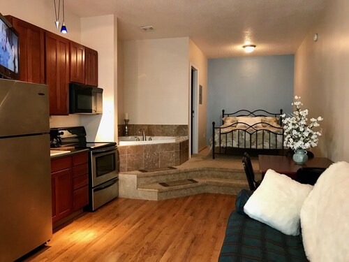 Peaceful Condo in Wabasha with Beautiful River Bluff Location (Lower Unit)