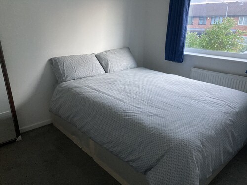 Open plan, 2 bedroom home