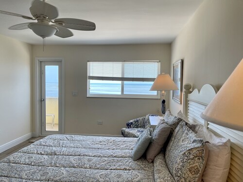Luxury 2 bedroom condo direct oceanfront