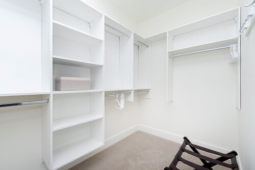 Hip, stylish, near DT, sleeps 10, w/ Hot Tub!