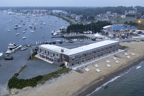 Falmouth Tides Motel