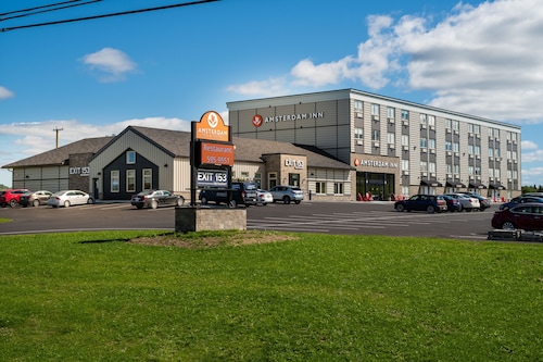 Amsterdam Inn & Suites