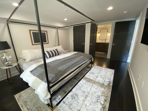 New Downtown Luxury Condo, by UNL, above Lululemon #204