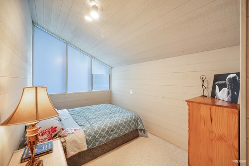 Waterfront Paradise in Howe Sound