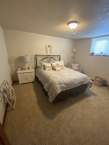 EAA - Nice private bedroom, entertainment room and bath