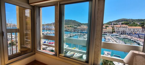 STUDIO SUR LE PORT DE PLAISANCE