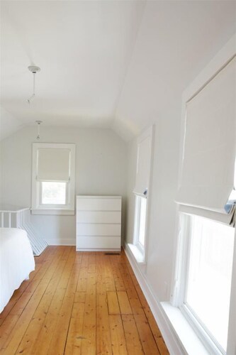 The Lilibet - Prince Edward County getaway - dog friendly