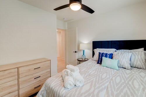 ✬Island Pride Escape✬ Near Moody Gardens and Beach