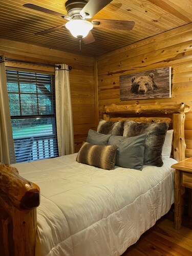 Rock Ridge Cabin**Hochatown*Hot Tub*Fire Pit* Large yard