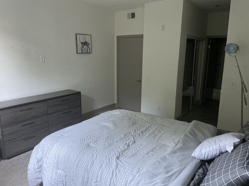 2 Bedroom Oasis in Sherman Oaks