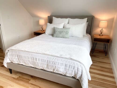 Conveniently Located to Beach, Golf, and Downtown Portland