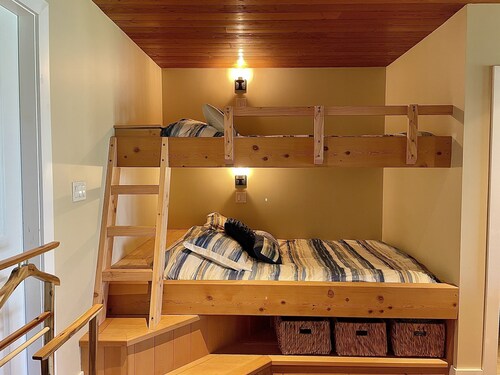 Sproat Lake waterfront Suite with private dock