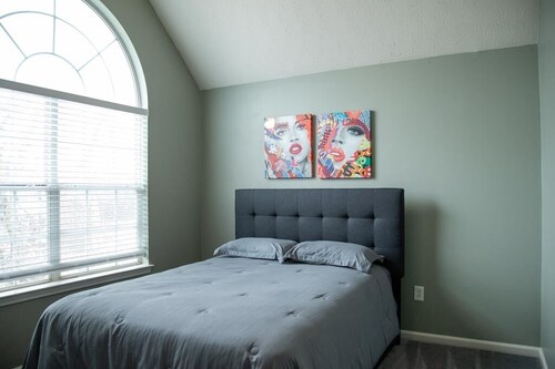 Serene Family Retreat |♛Royal Beds, Fireplace, Pkg
