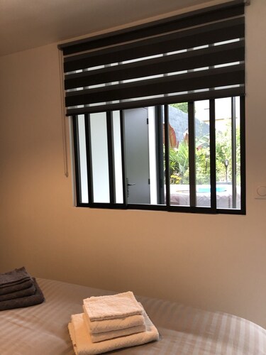 Maison calme fond de jardin, jacuzzi, terrasse, plages à 15mn, tout à proximité.