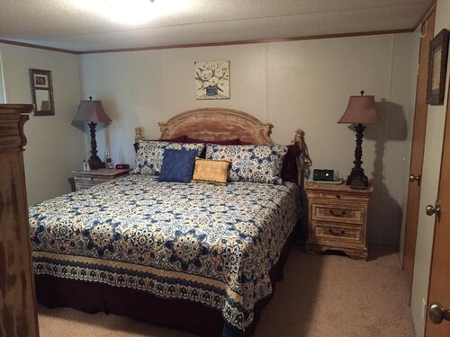 Beautiful 3bd 2 ba with 3 door shop access