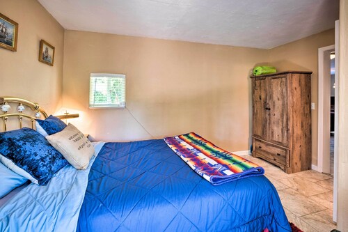 NEW! Quaint Riverside Reprieve w/ Kayaks + Floats!