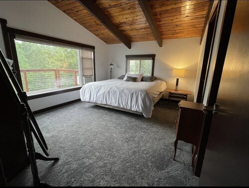 RUSTIC COTTAGE AT WIZARD LAKE
