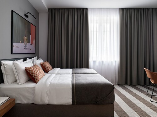 B.60 Hotel