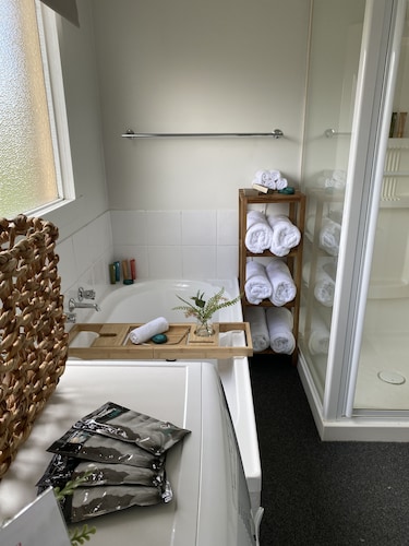 Hec’s Cottage - Peace on a Farm Stay