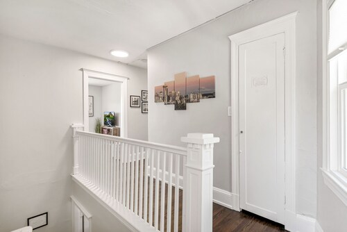 Gorgeous Ocean Views, Steps from Alki Beach, Restaurants & Activities