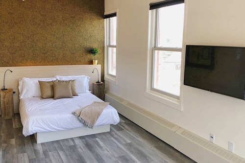 Sparkling Clean, Central Plush Sanctuary in Highlands