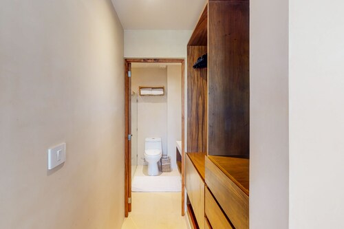 Third-Floor Studio w/Shared Outdoor Pool, Private Balcony, Partial A/C, & Gym