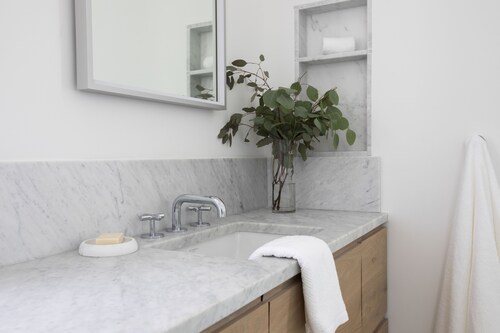 THE COURT 8 IN SEASIDE, FLORIDA! STUNNING RENOVATION IN 2021, STEPS TO BEACH.