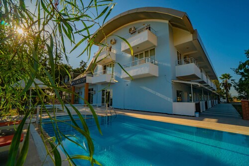 Prenses Sealine Beach Hotel