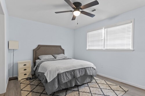 Whole House - Big Backyard - Pets Welcome!